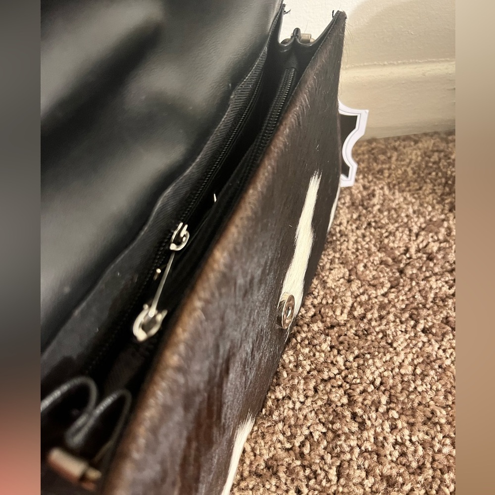 Chic Cowhide Pattern Clutch - Picture 4 of 5